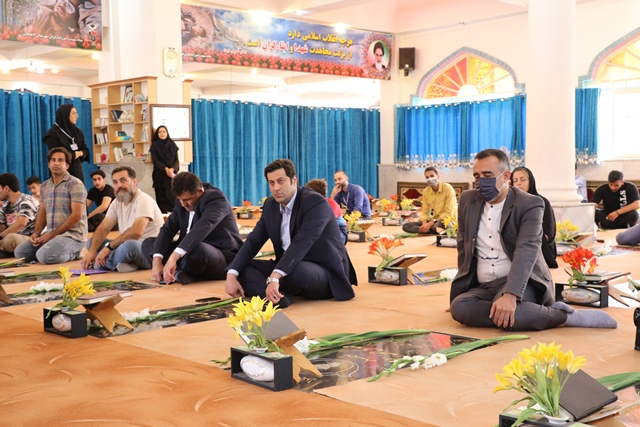جشنواره تئاتر خیابانی شهروند لاهیجان با گلباران مزار شهدا آغاز شد
